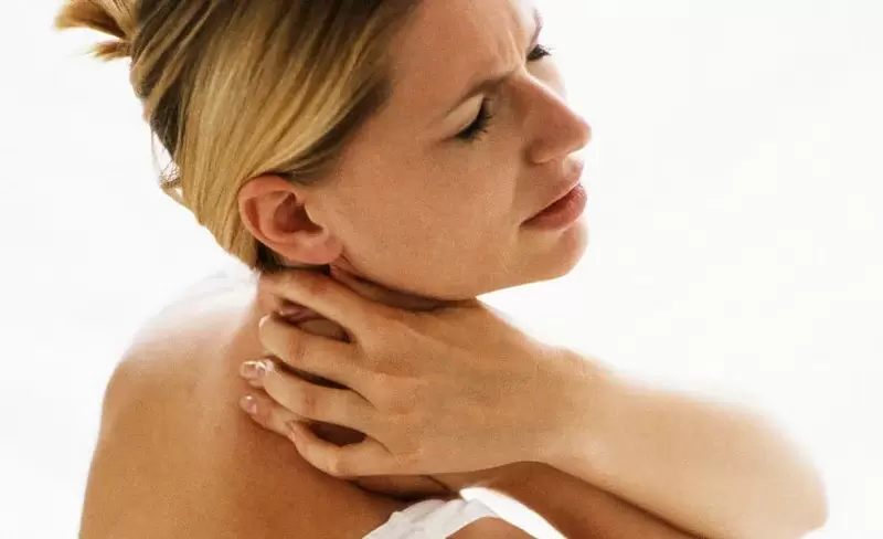 Dolore al collo dovuto all'osteocondrosi
