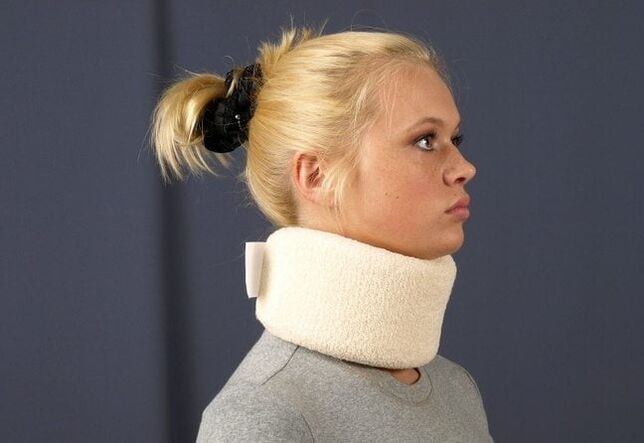 Per trattare l'osteocondrosi cervicale, le donne dovrebbero indossare un collare Shants